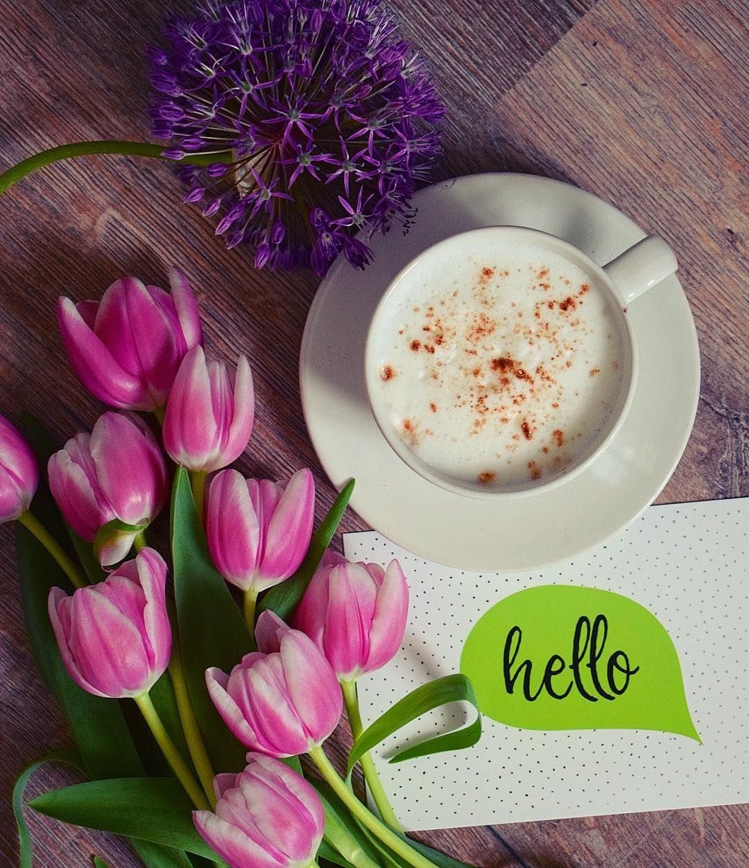 Фиолетовые тюльпаны кофе