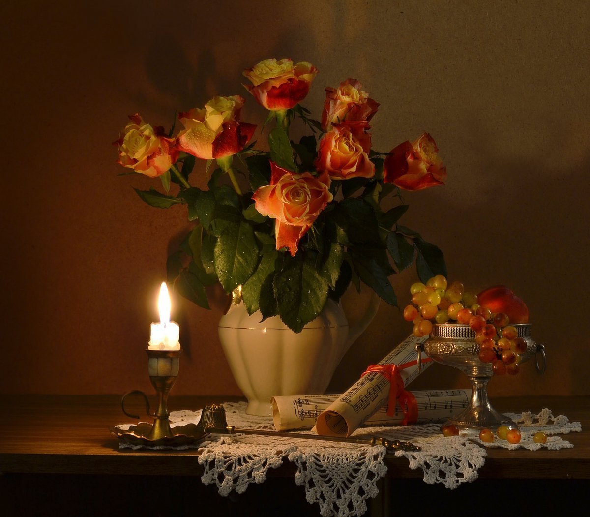 Натюрморт со свечами и цветами