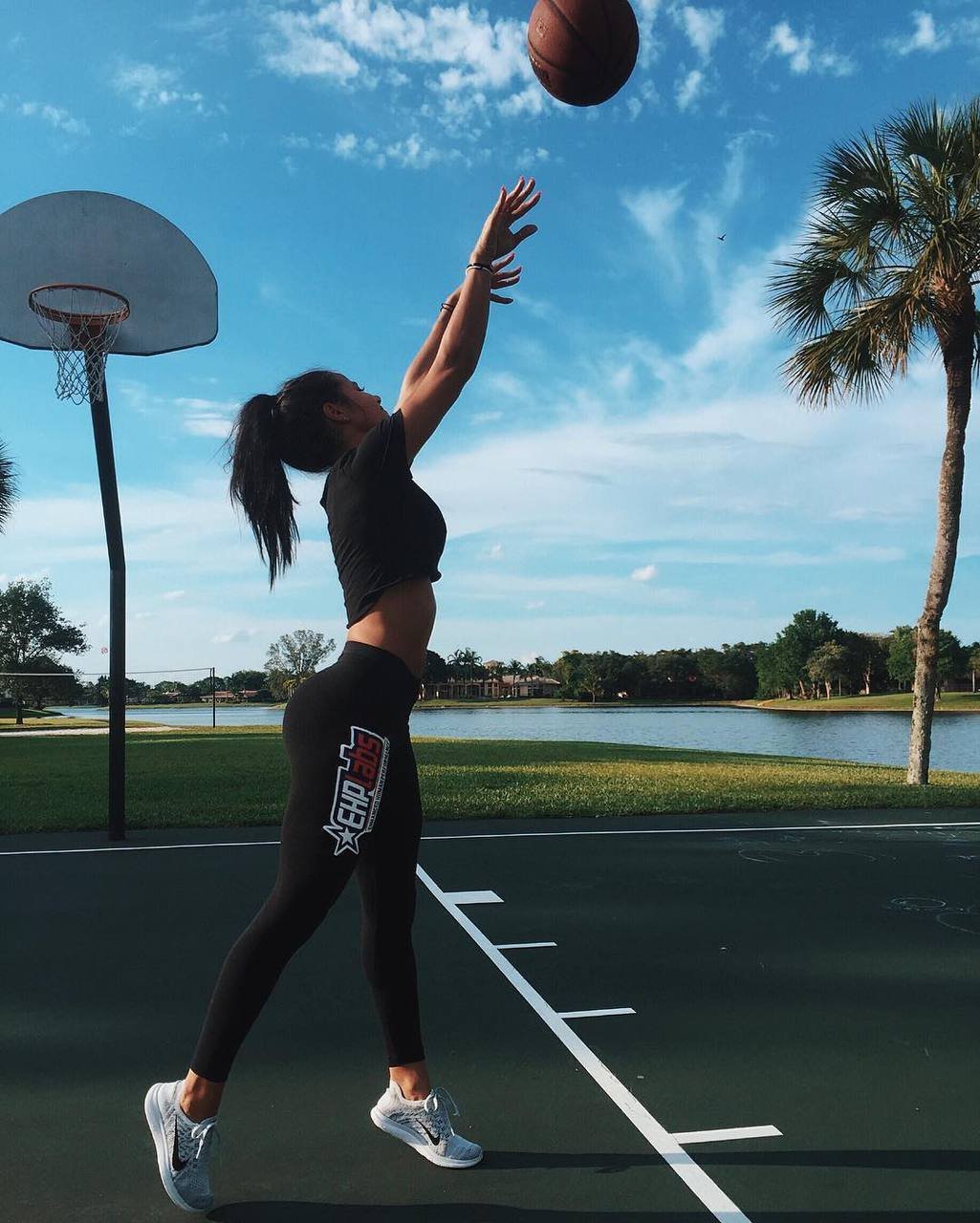 Спортивные девушки без лица