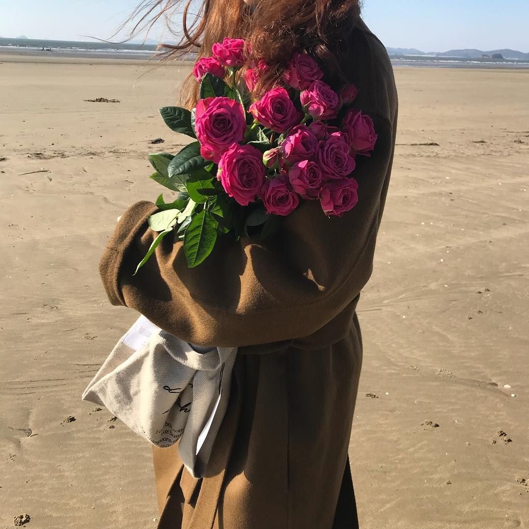 Девушка с букетом Эстетика