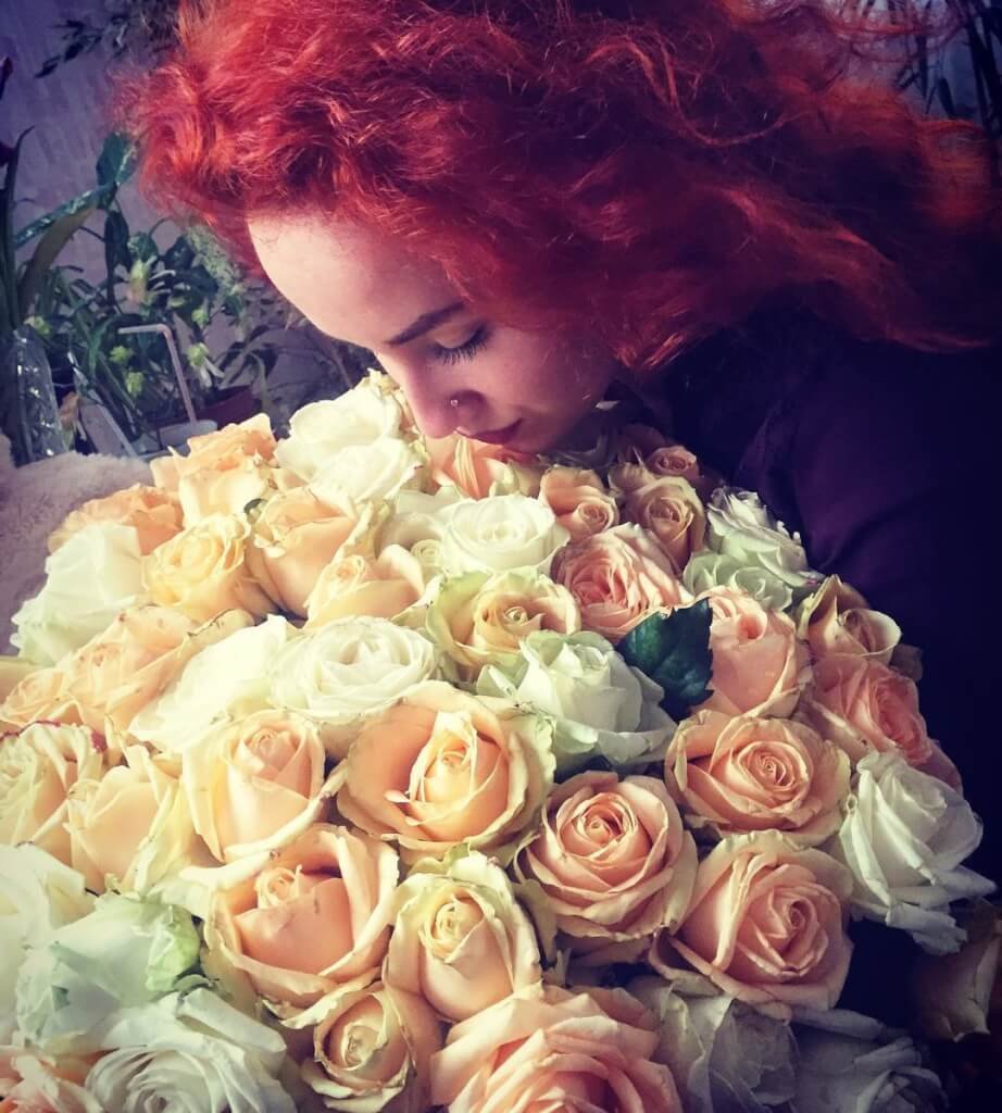 Селфи с букетом цветов