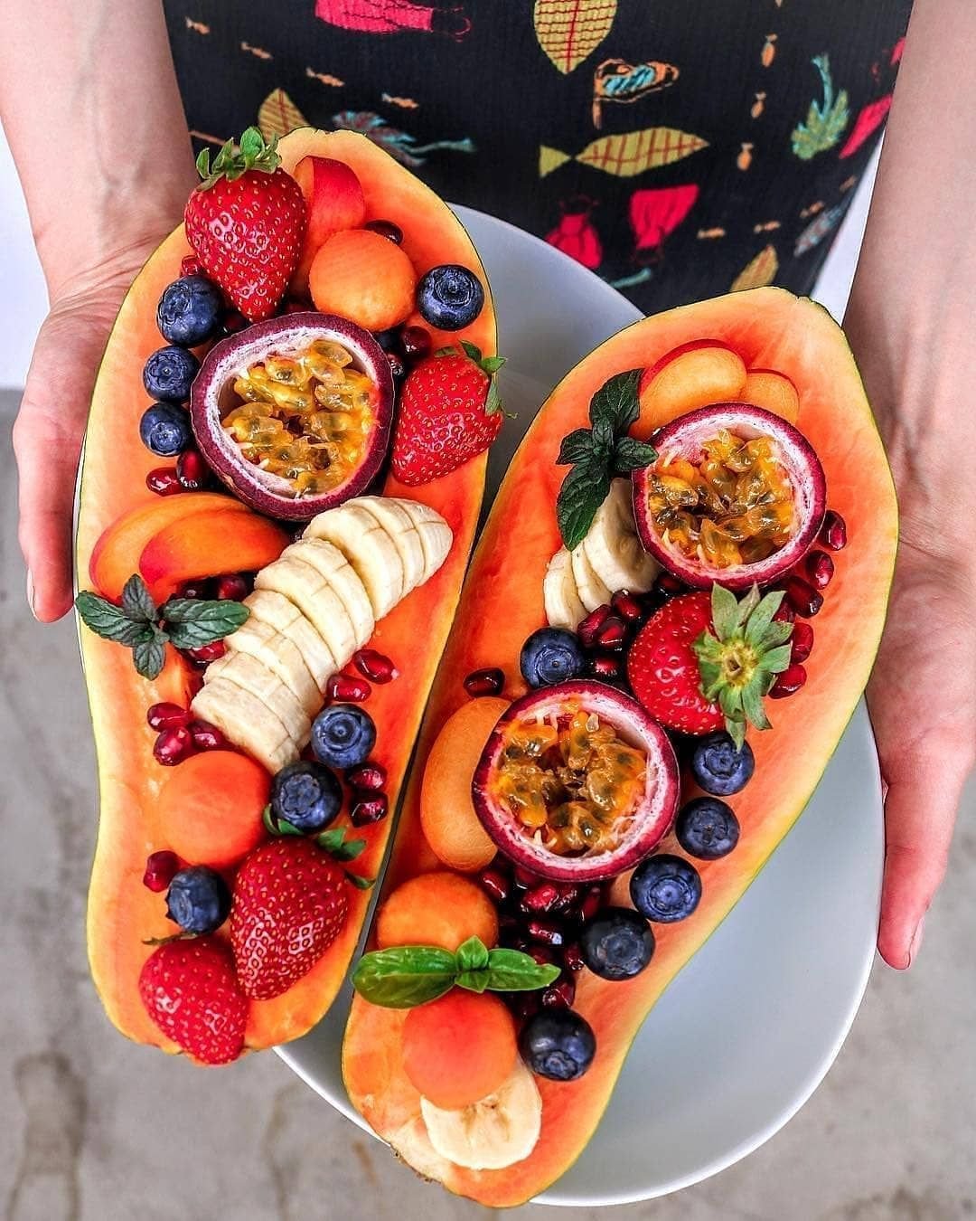 Завтрак из экзотических фруктов