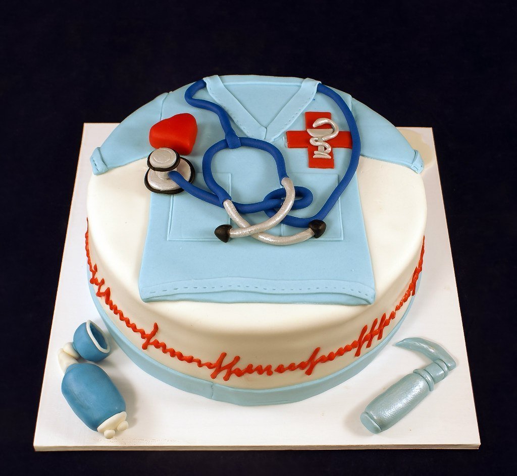 Украшение торта для врача