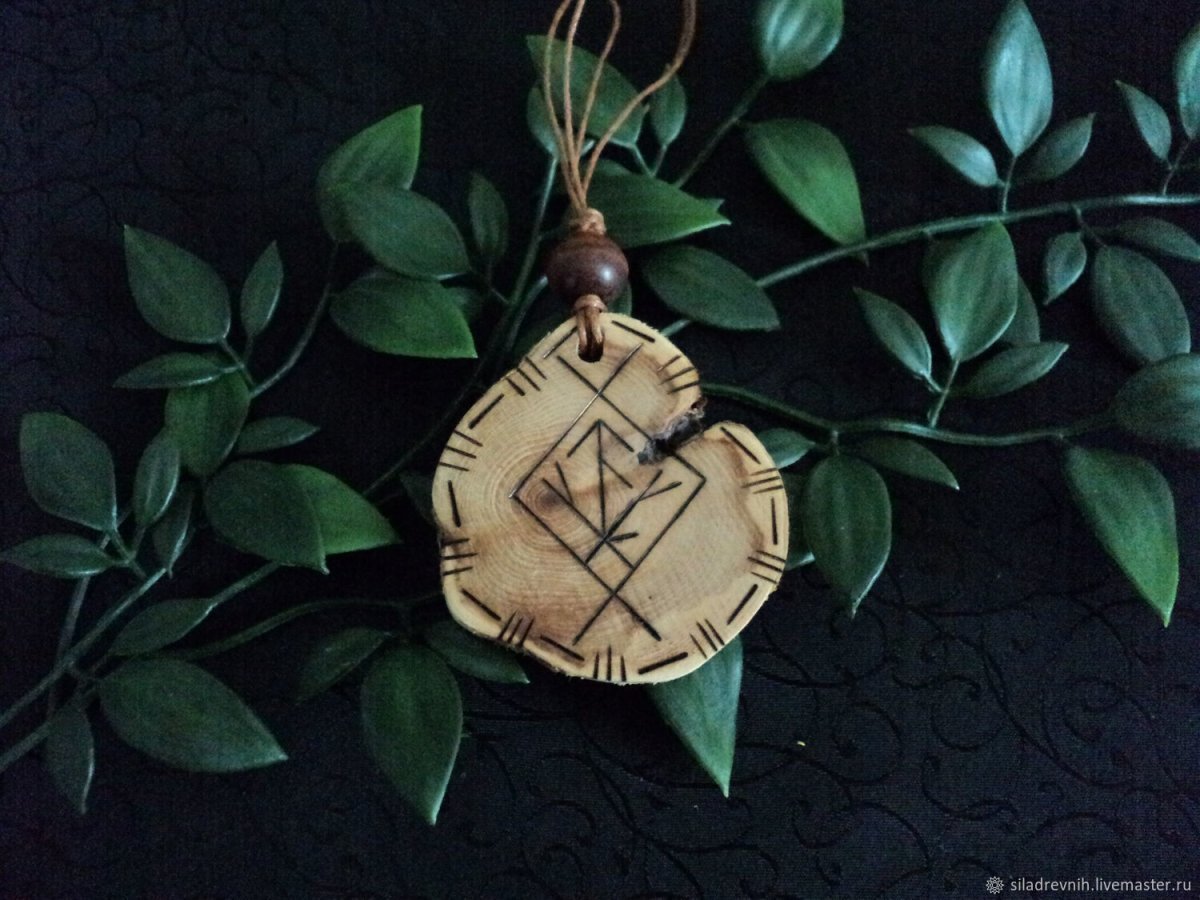 Украшения из дерева кулон