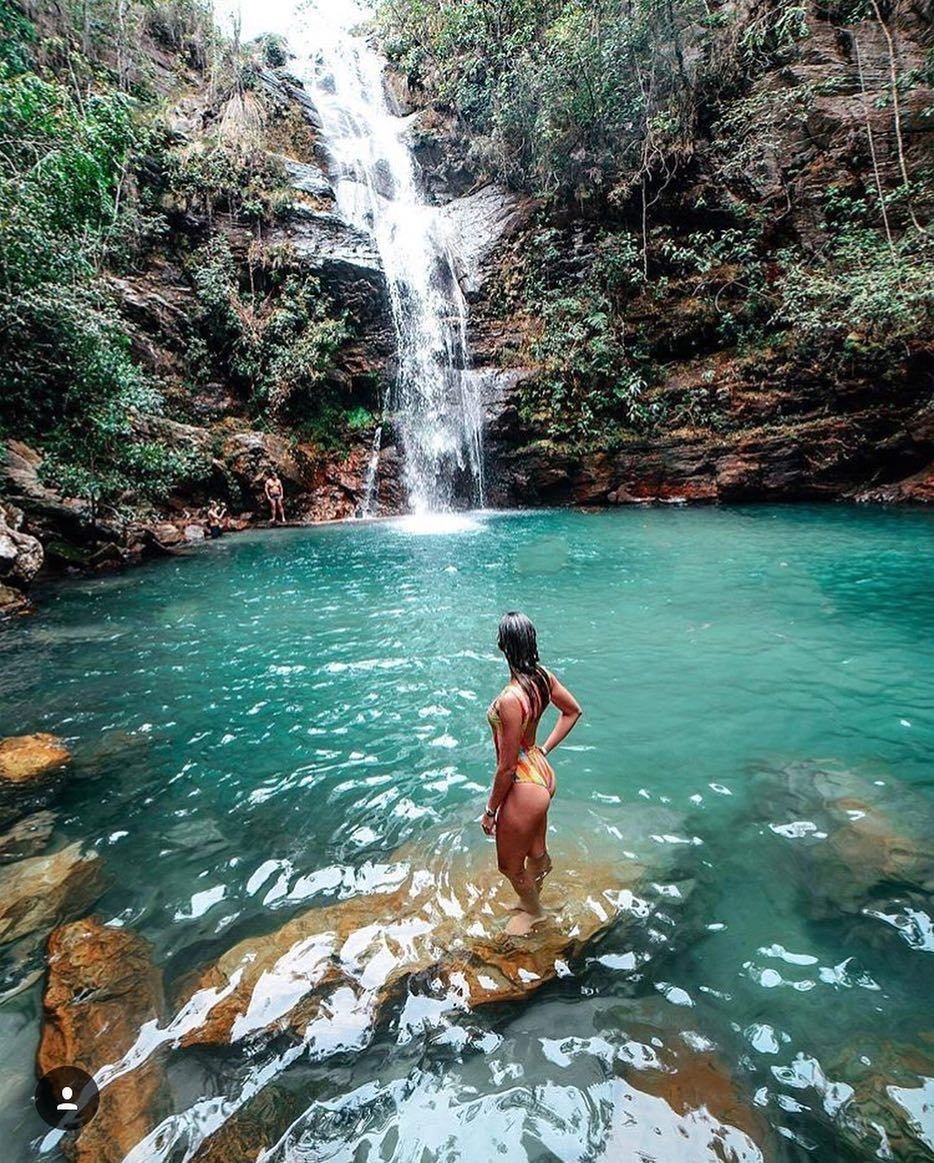 Наталья Фрей в водопаде