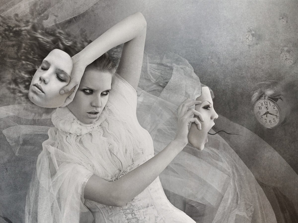 Двуличие девушка