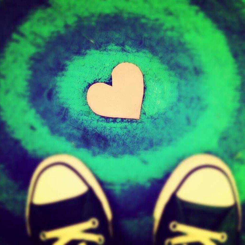 Роза в волосах