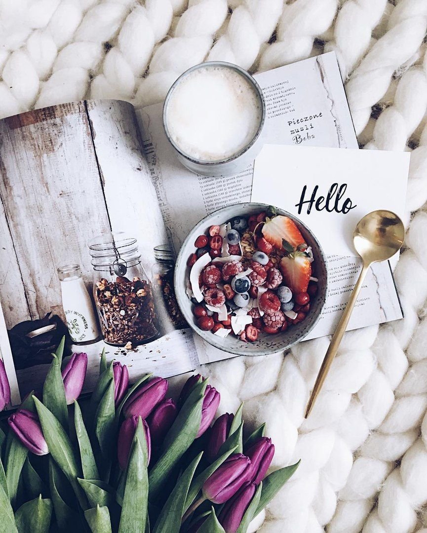 Девушка с кофе