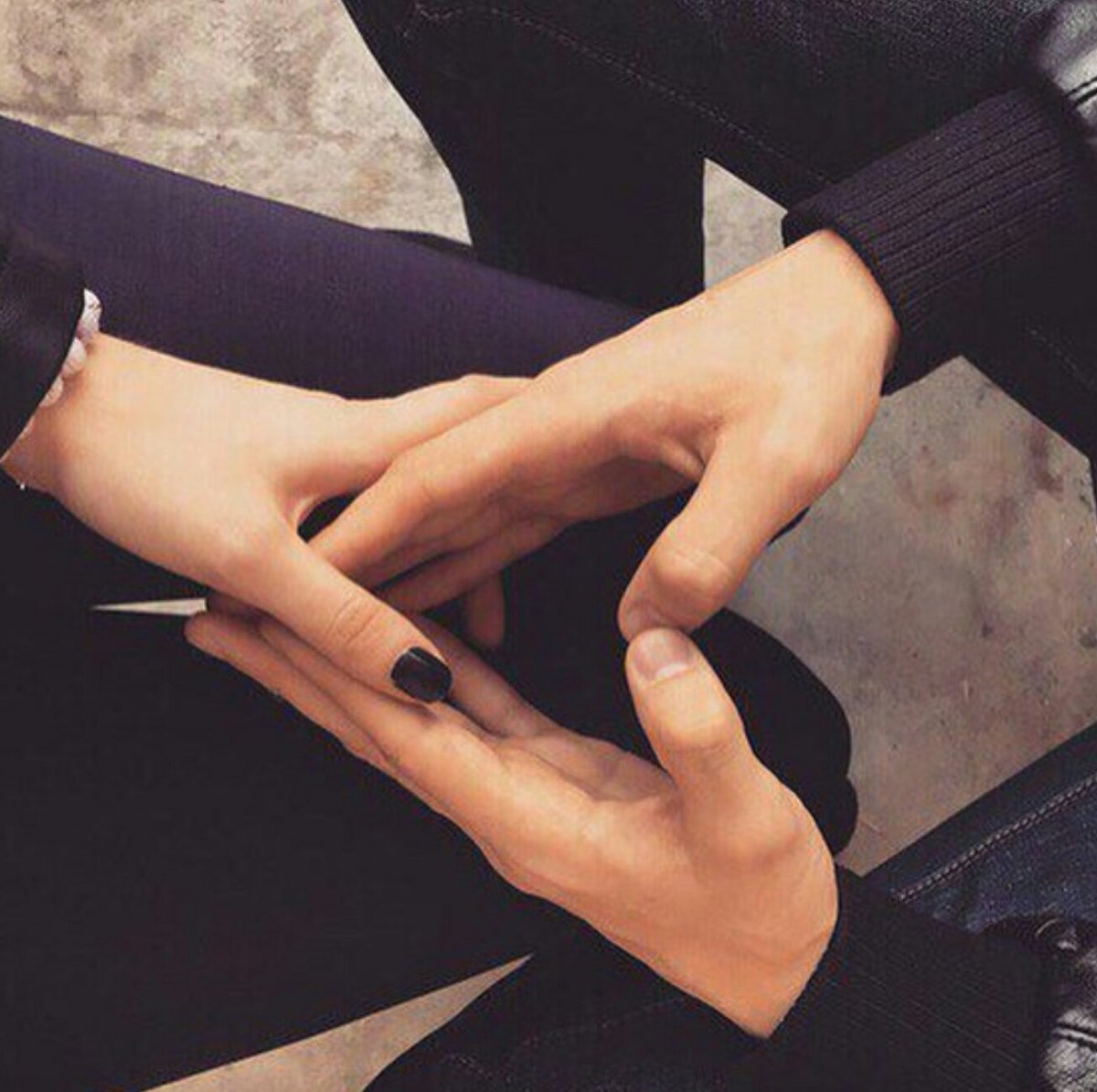 Держаться за руки селфи