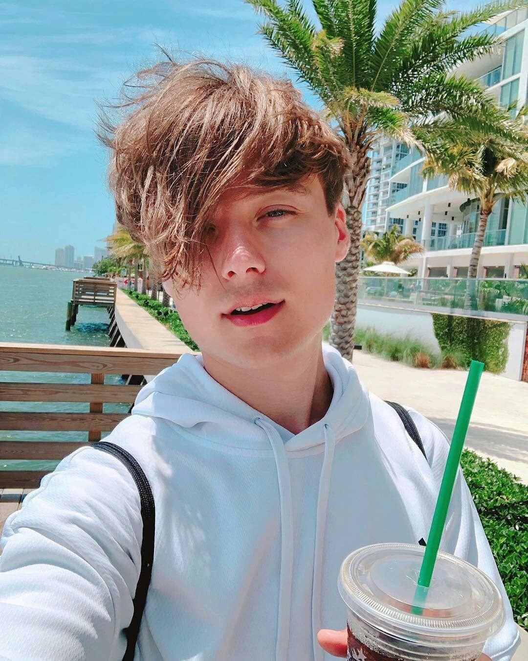 Лололошка девушка