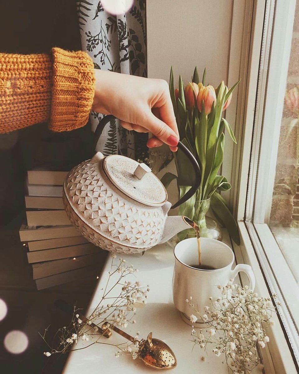 Девочка со снежинкой в руках