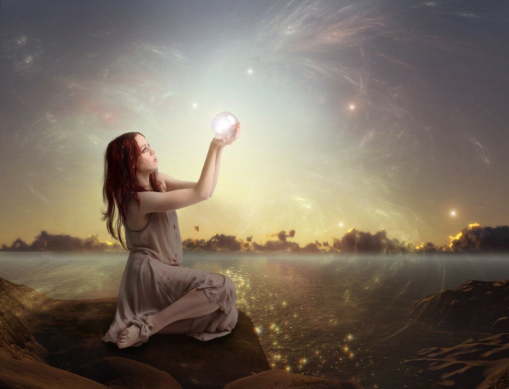 Девушка тянется к небу