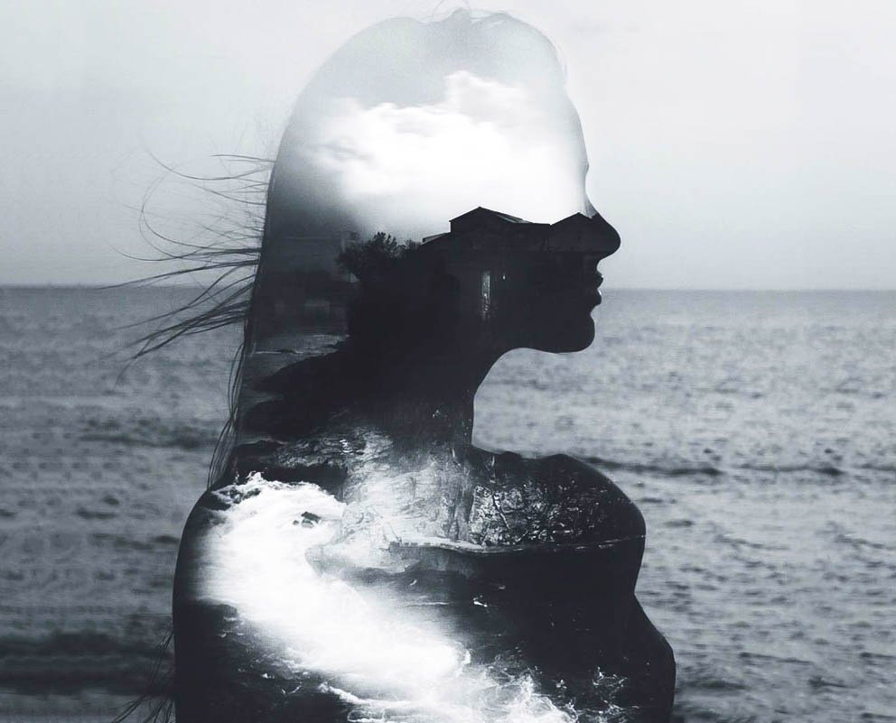 Девушка летит