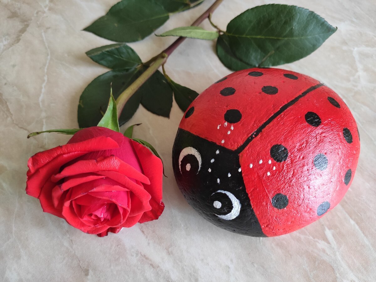 Цифра 8 в стиле леди баг