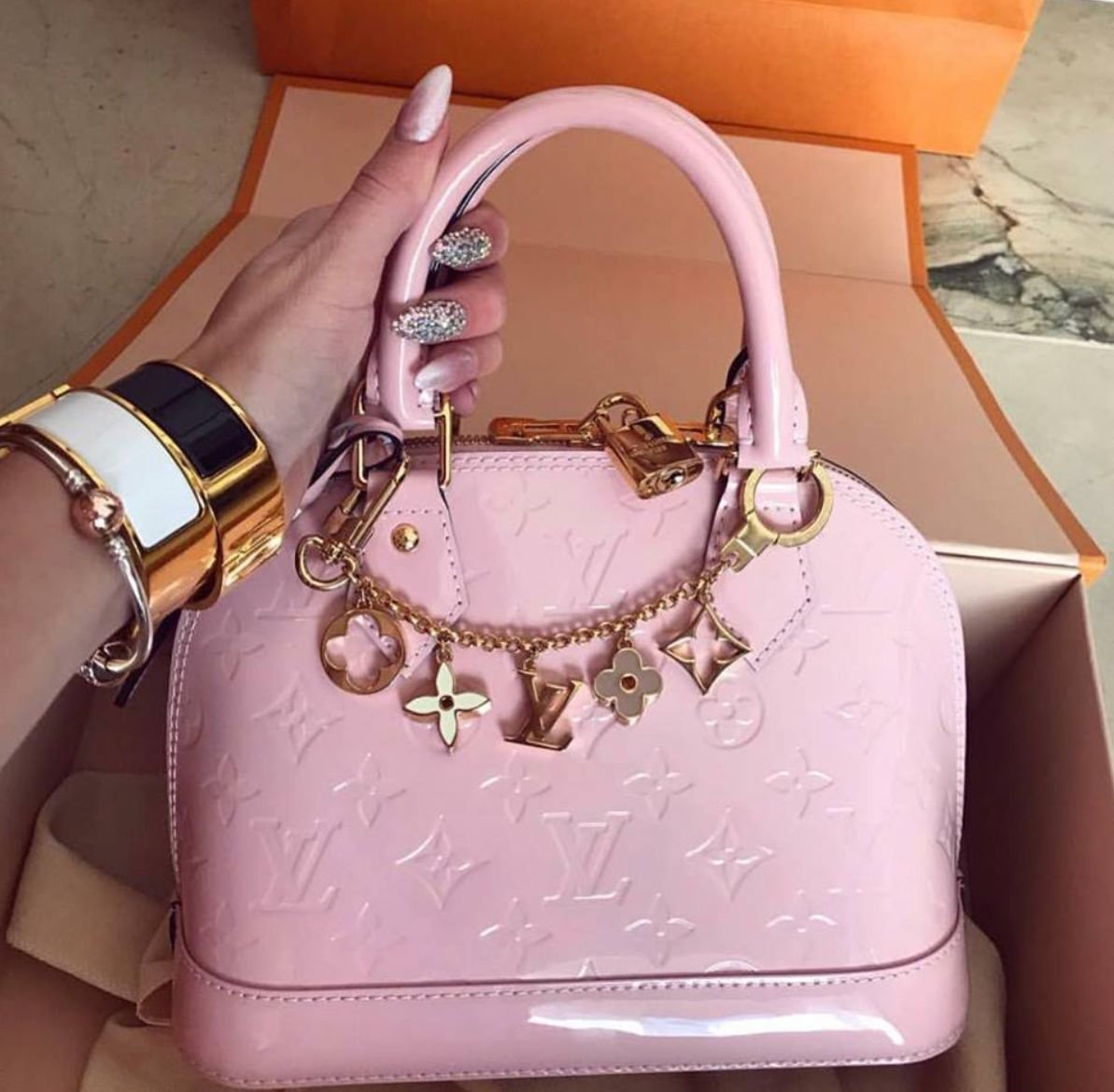 Шанель Луи Виттон