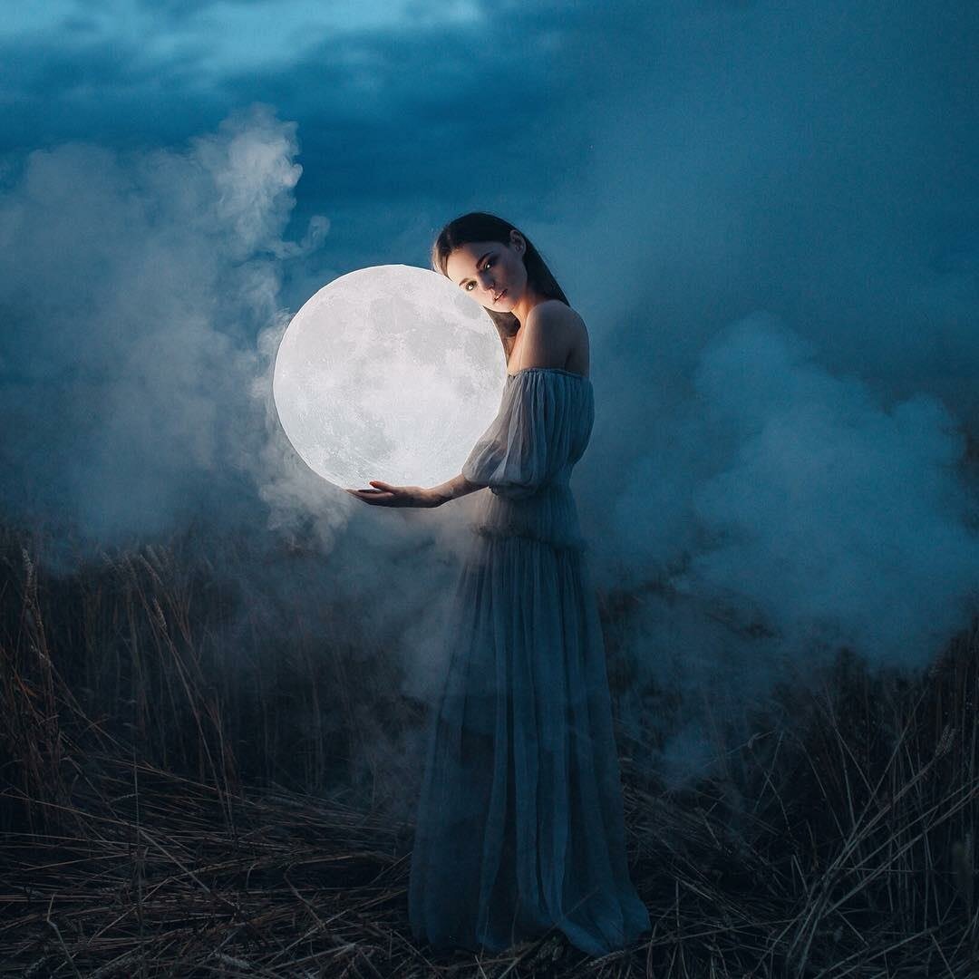 Полная Луна девушка