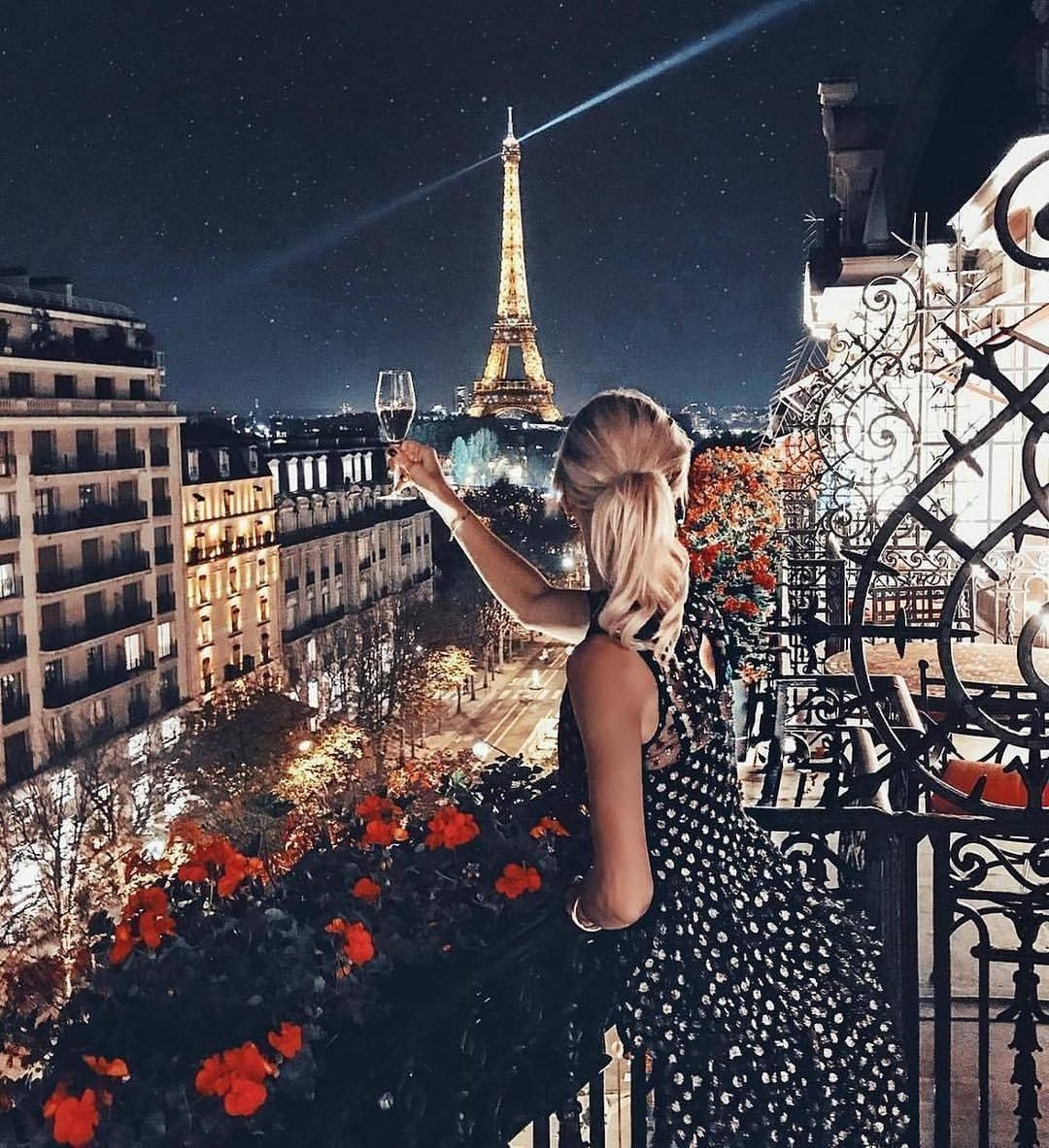 Блондинка в Париже