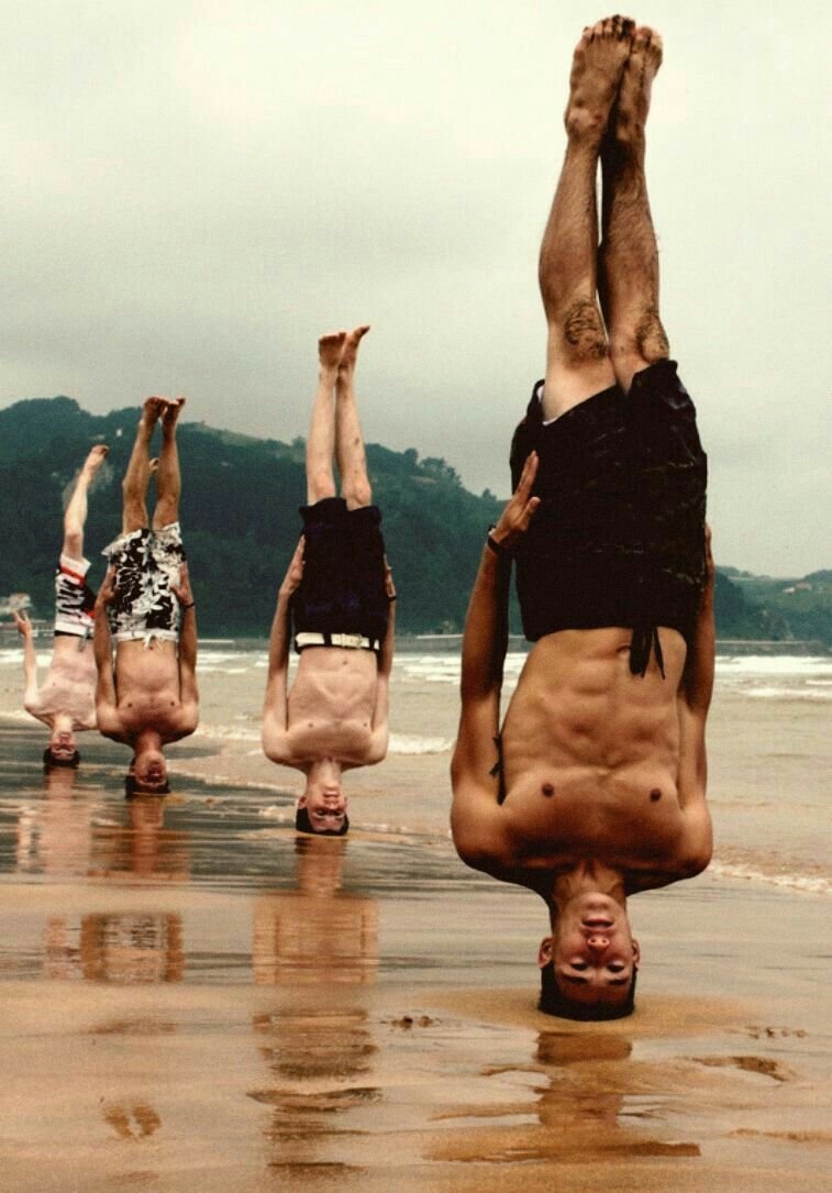 Стойка на голове йога