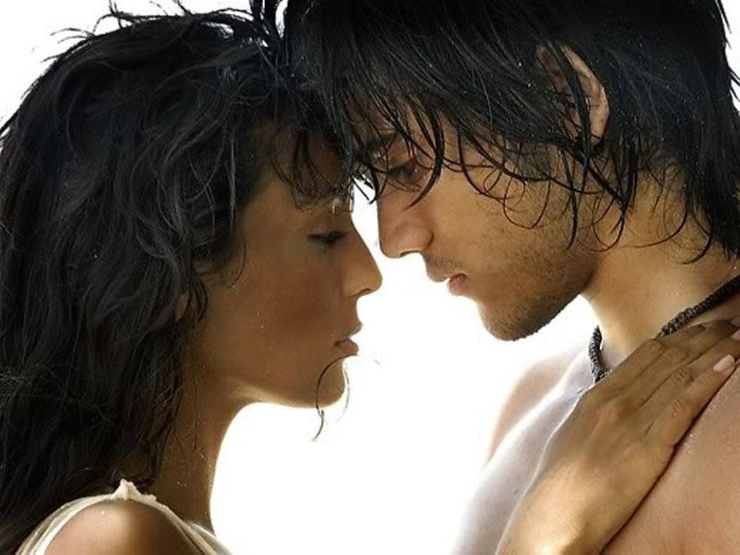 Парень и девушка глаза в глаза