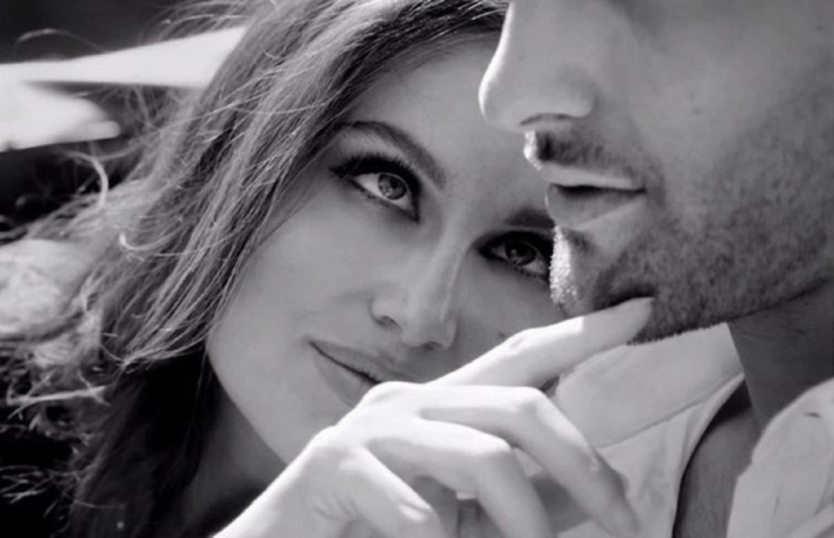 Влюбленный взгляд девушки