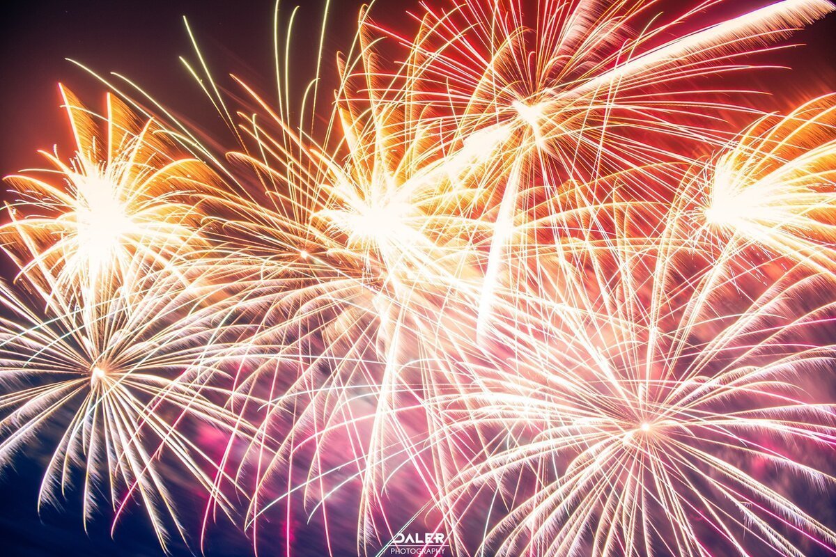 Салют с днем рождения картинки красивые