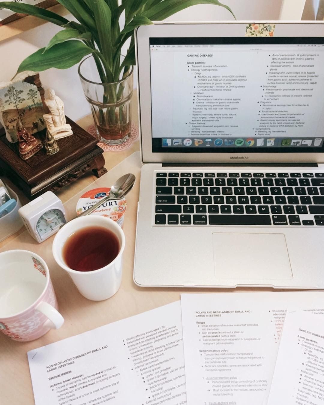 Стол для ноутбука