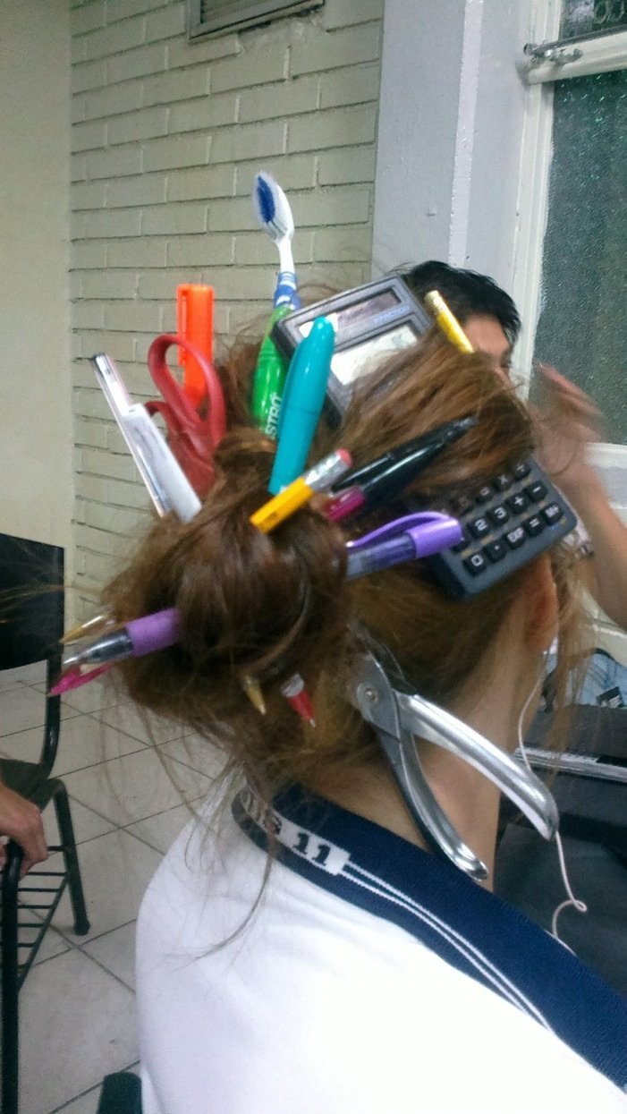 Прикольная стрижка в парикмахерской