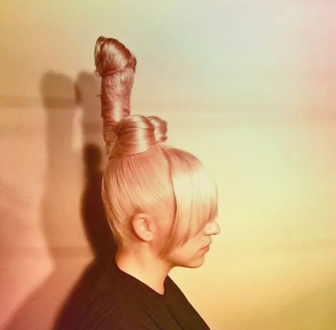 Стрижка на голове в форме члена