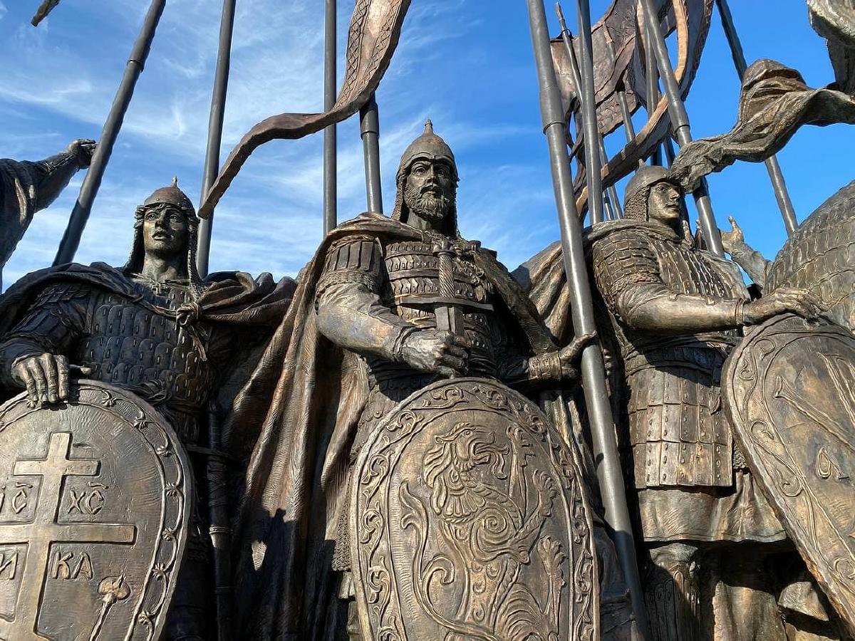 Князь Александр Невский с дружиной мемориал
