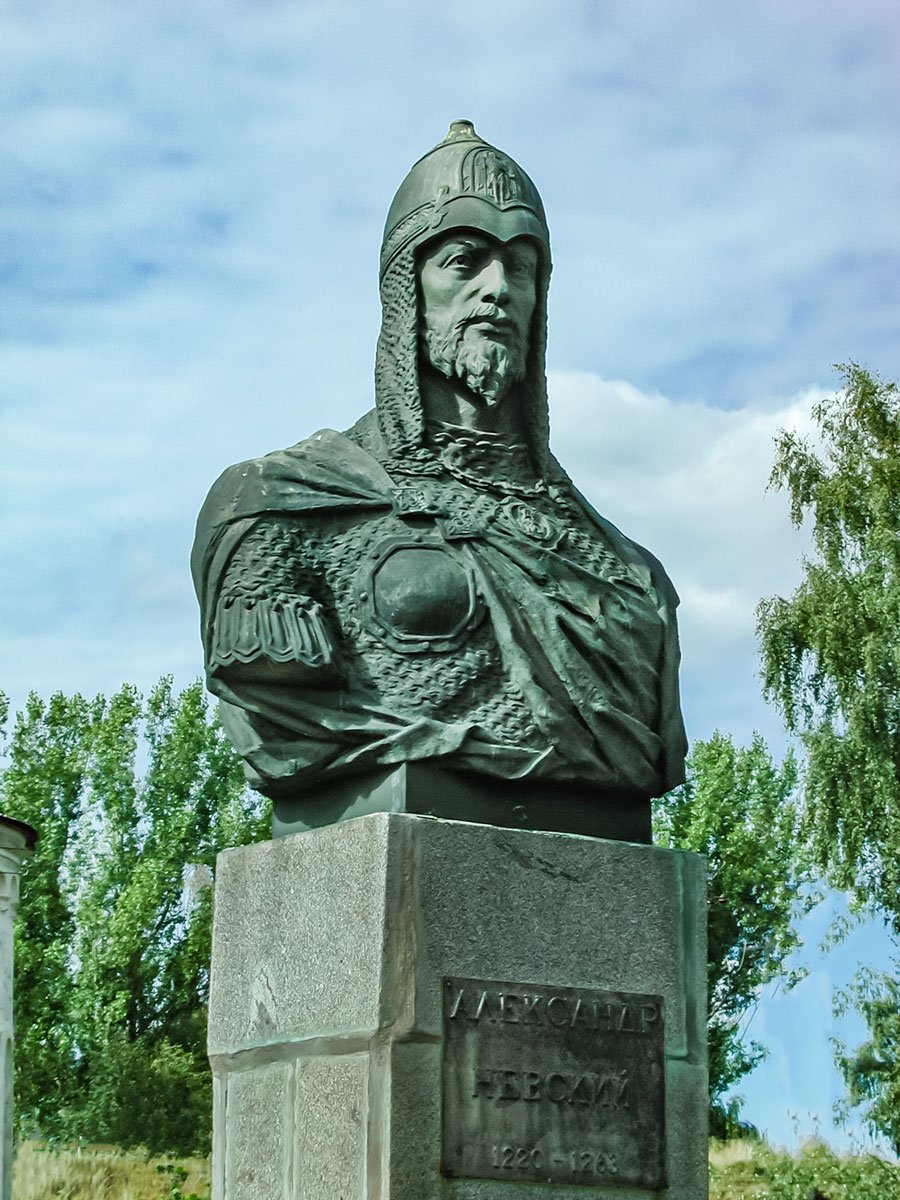 Александр Невский памятник в Переславле Залесском
