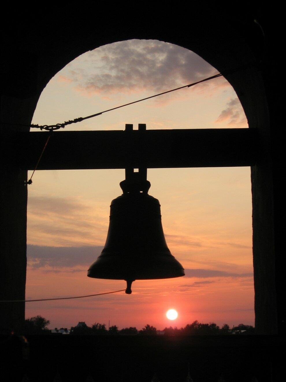 Колокол церковный и Звонарь это