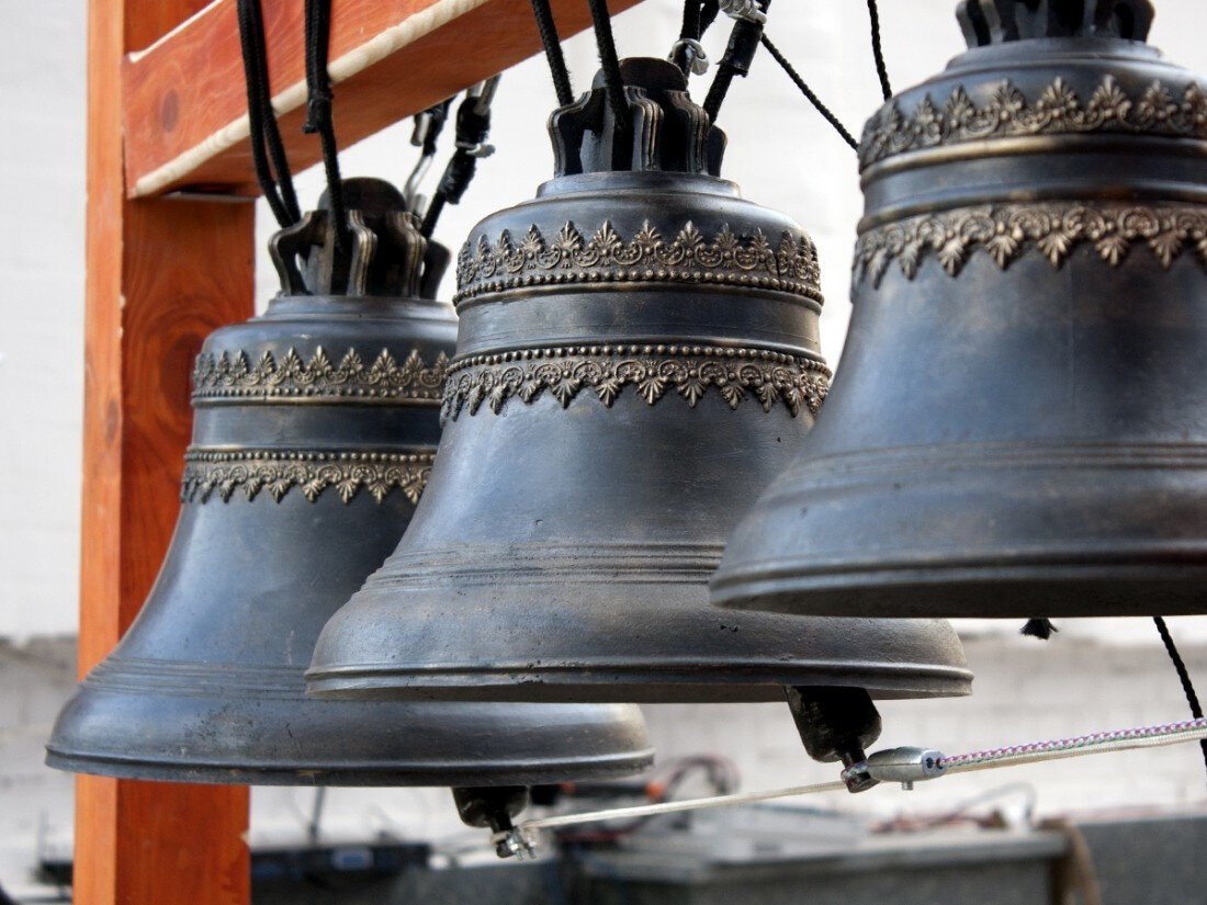 Колокол церковный и Звонарь это