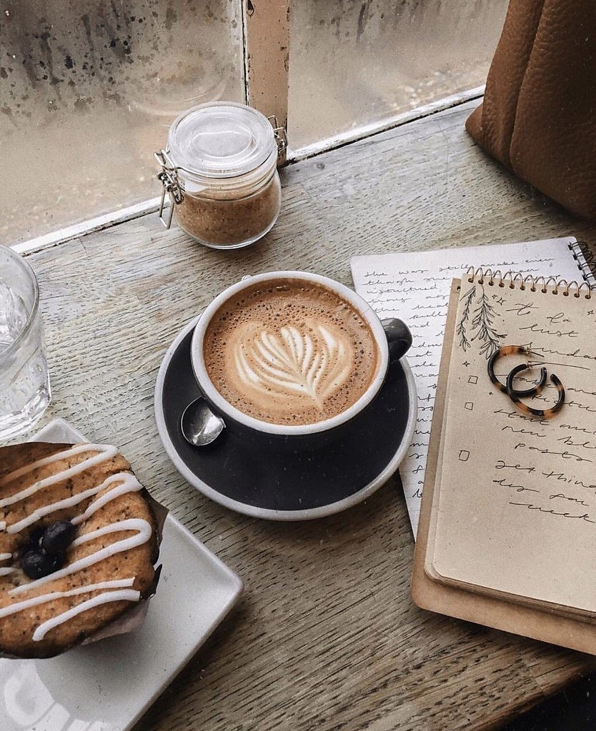 Чашка кофе в кофейне