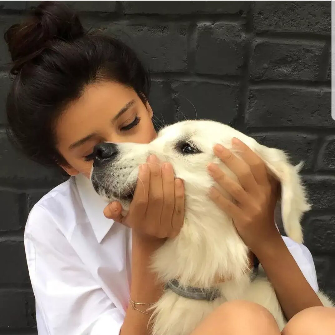 Девушка с питомцем