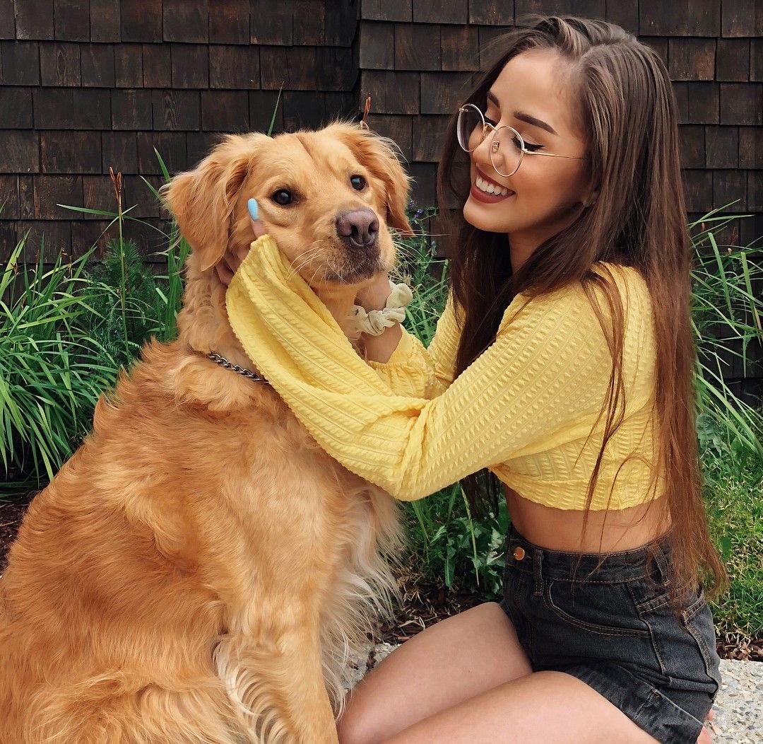 Девушка с собакой