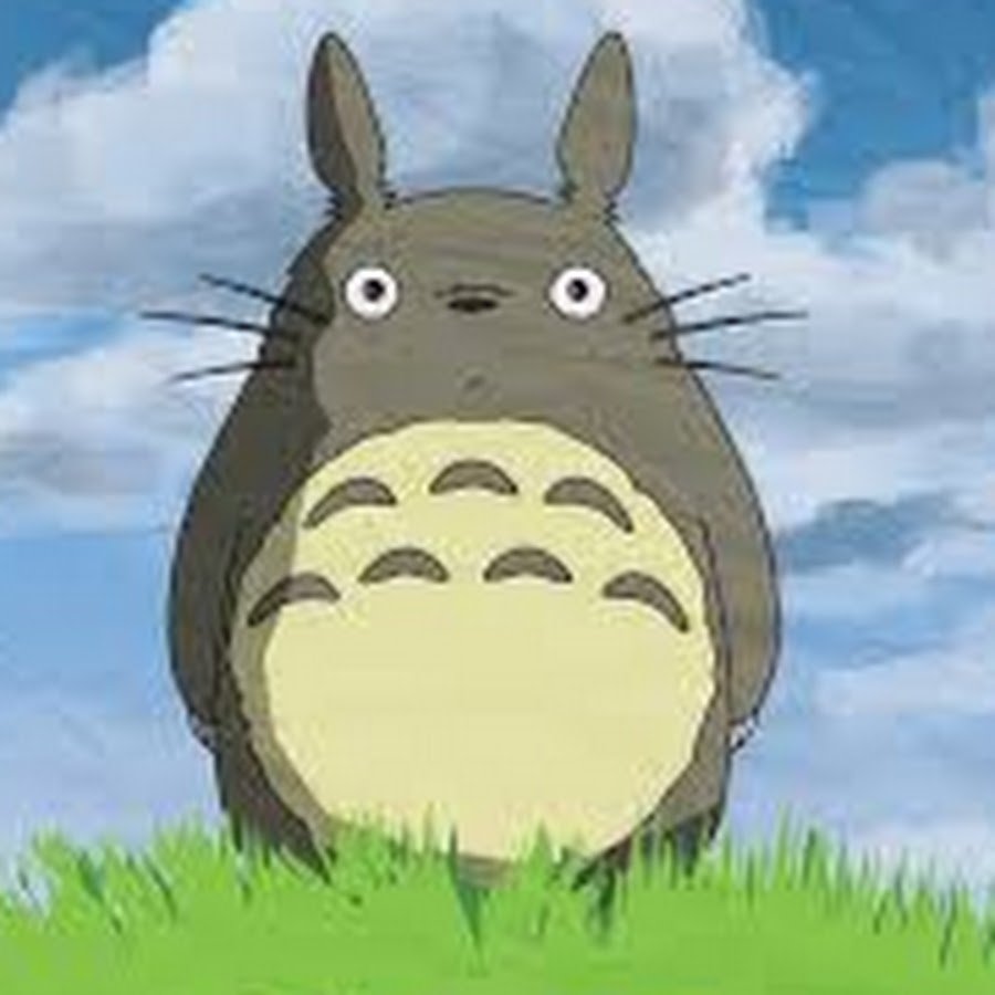 Тоторо улыбается