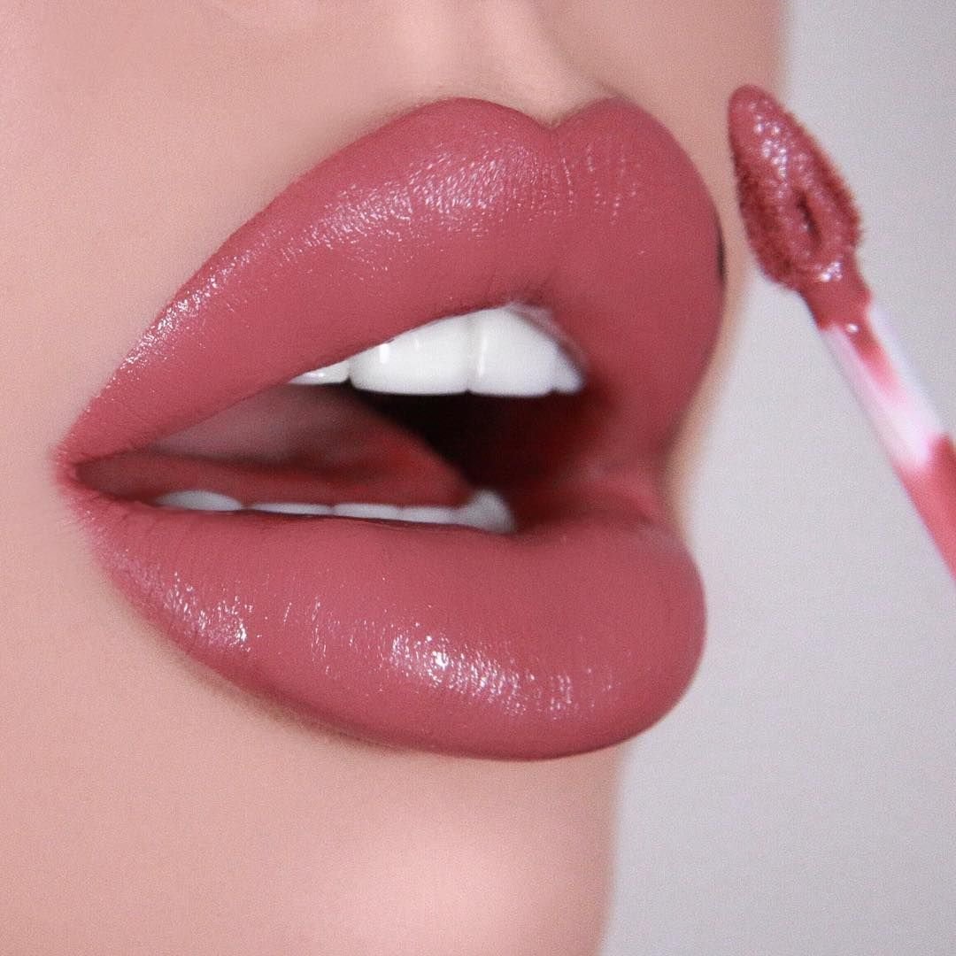 Яркие сочные губы