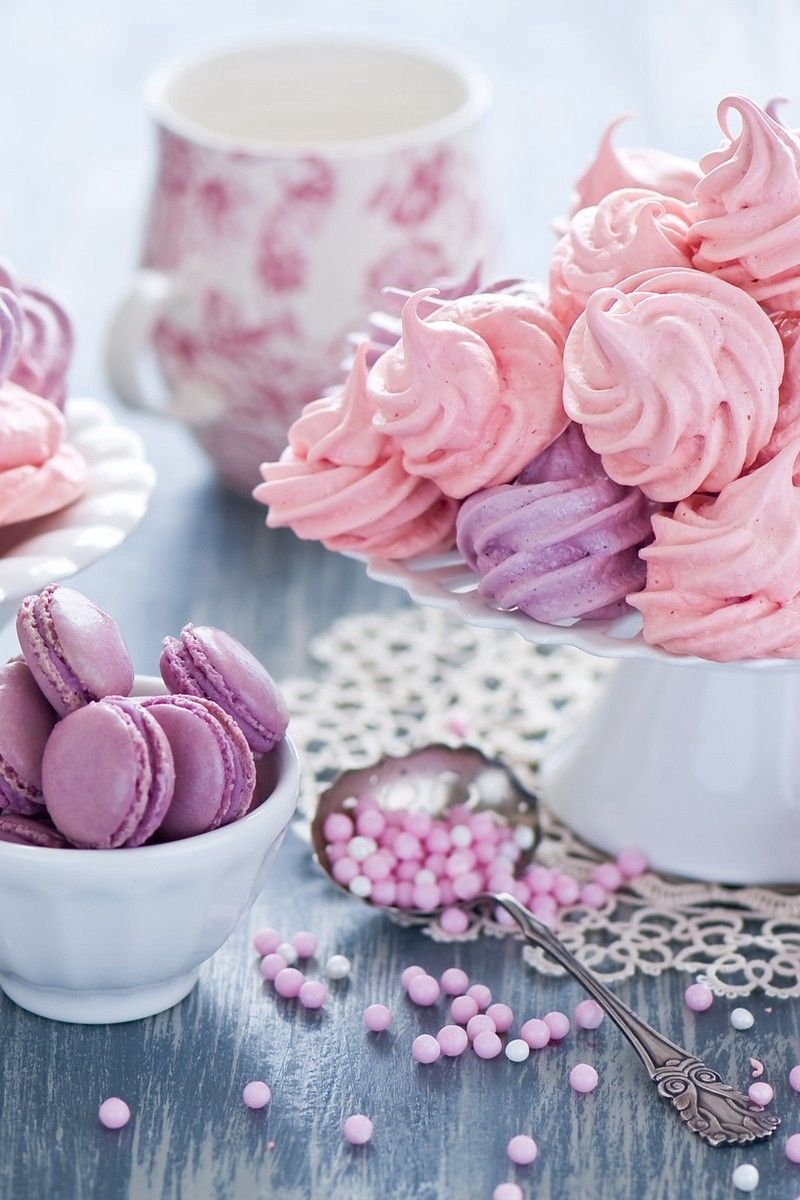 Розовое безе