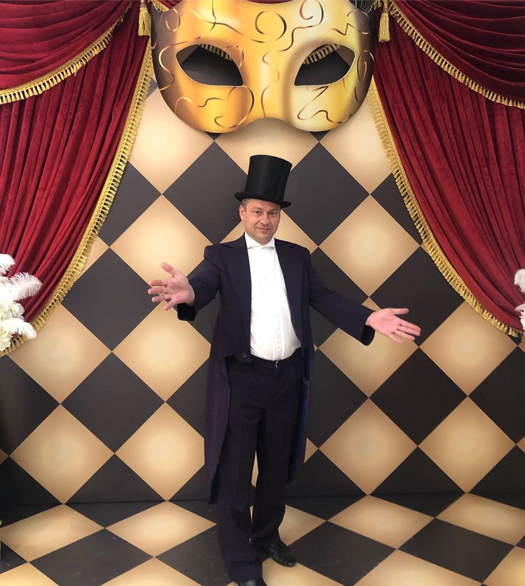 Гнездилов фокусник