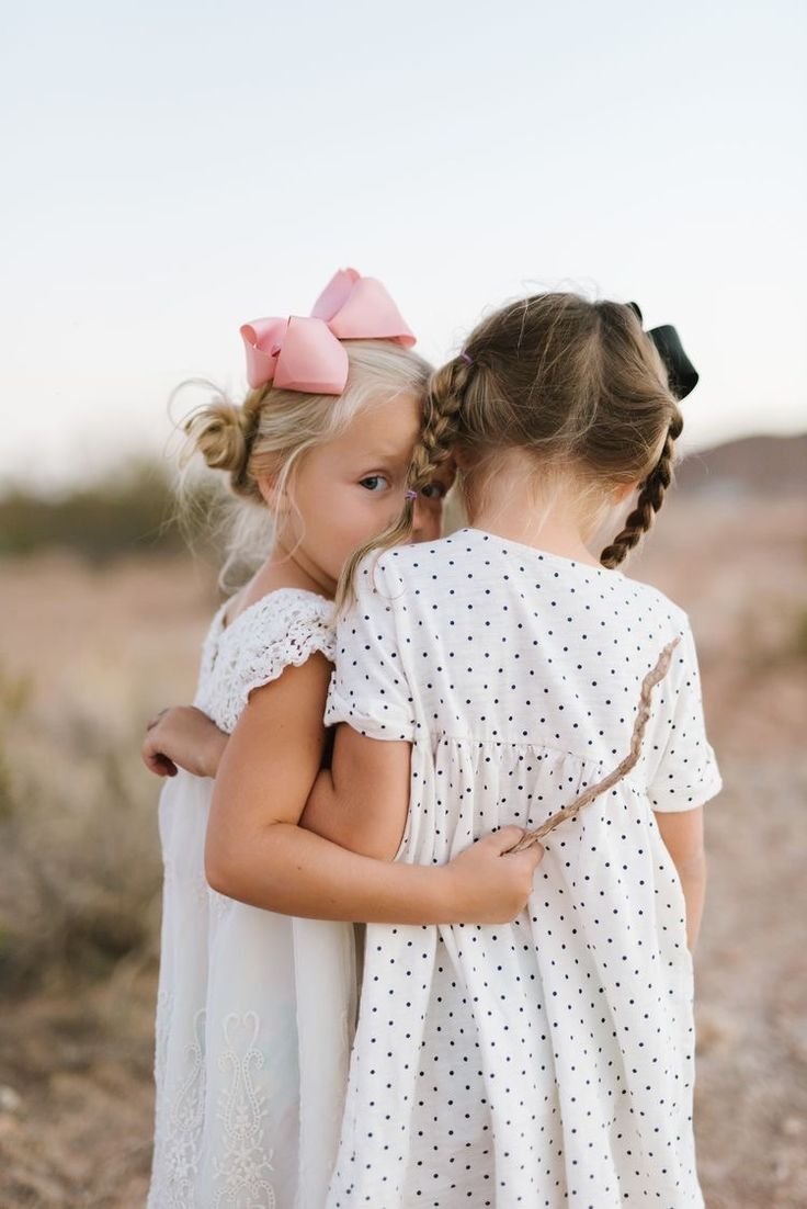 Две сестрички