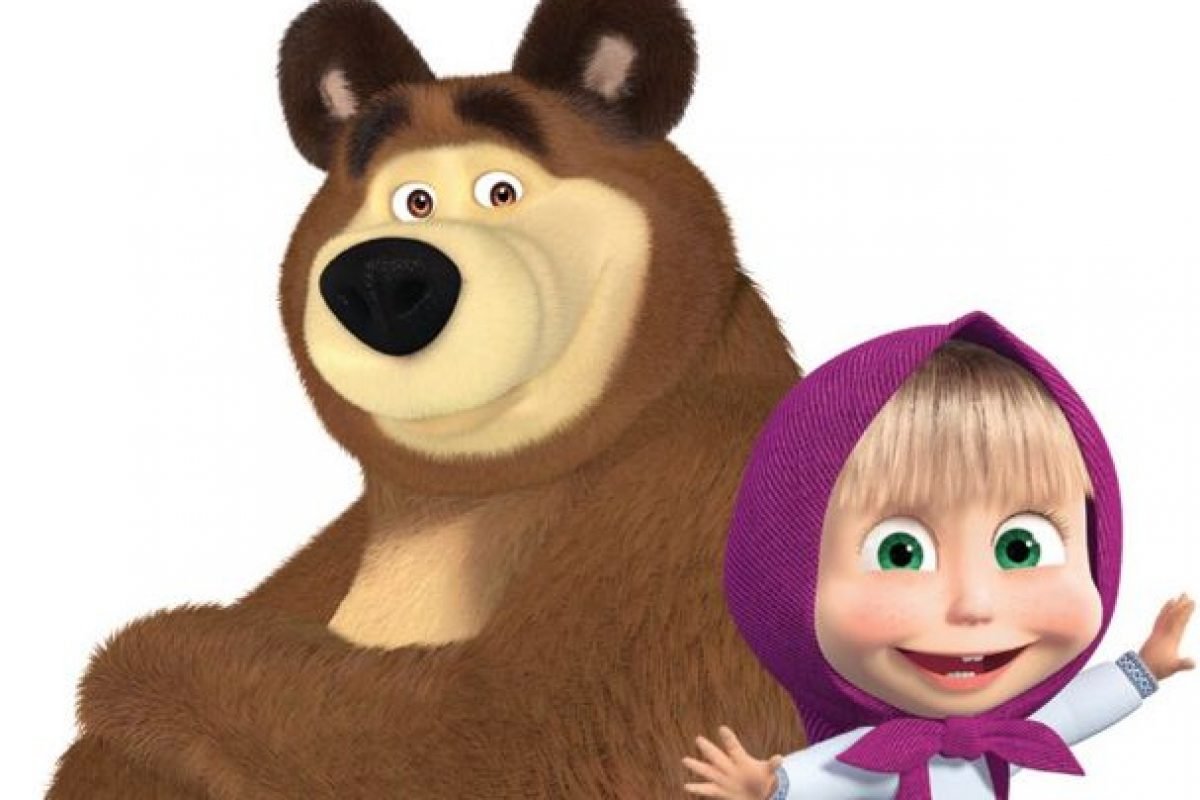 Маша и медведь на белом фоне