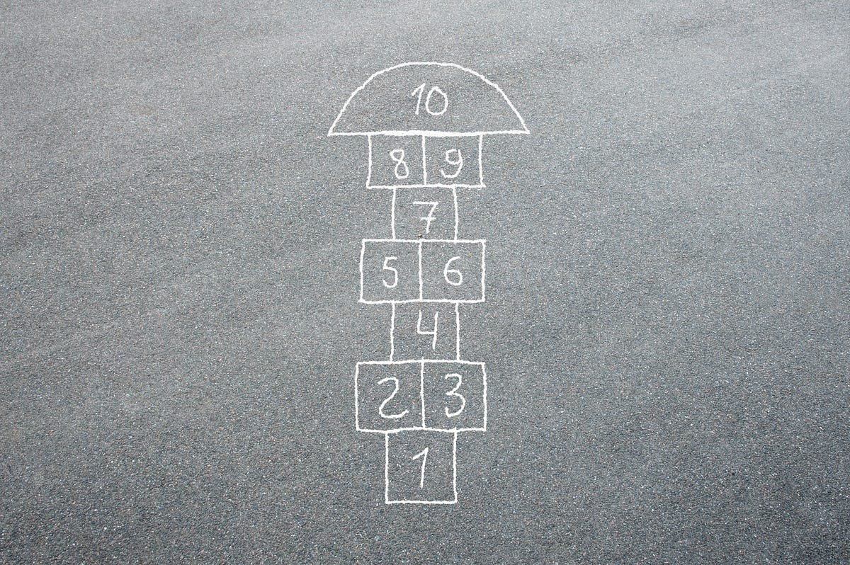 Классики мелом на асфальте