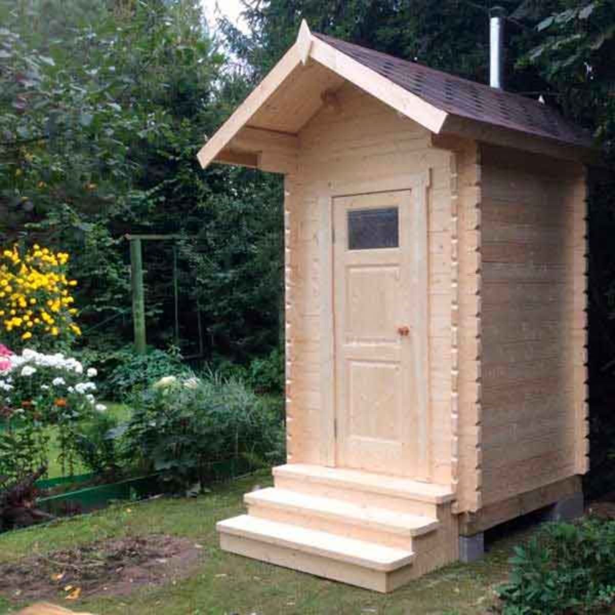 Красивый туалет на даче