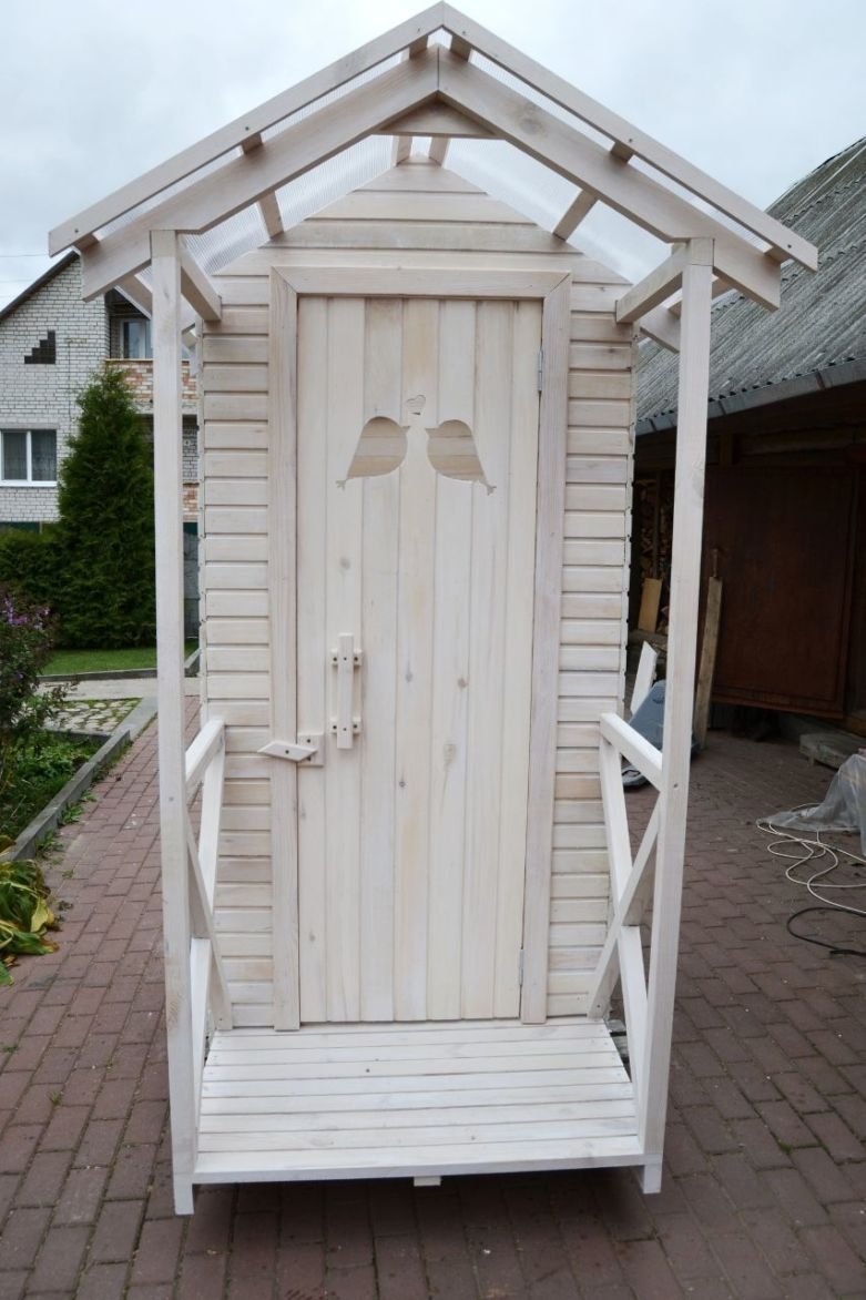 Туалет из дерева