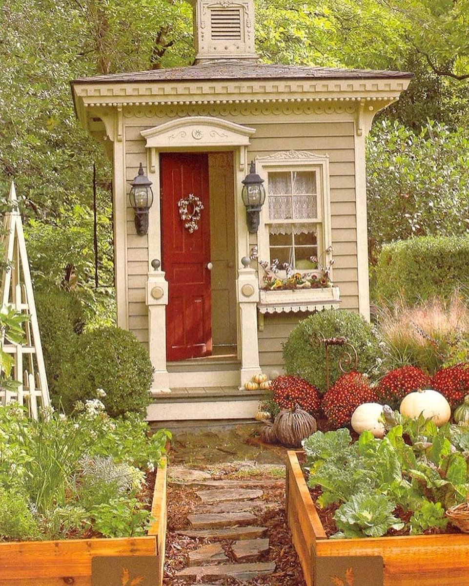 Необычный дачный туалет