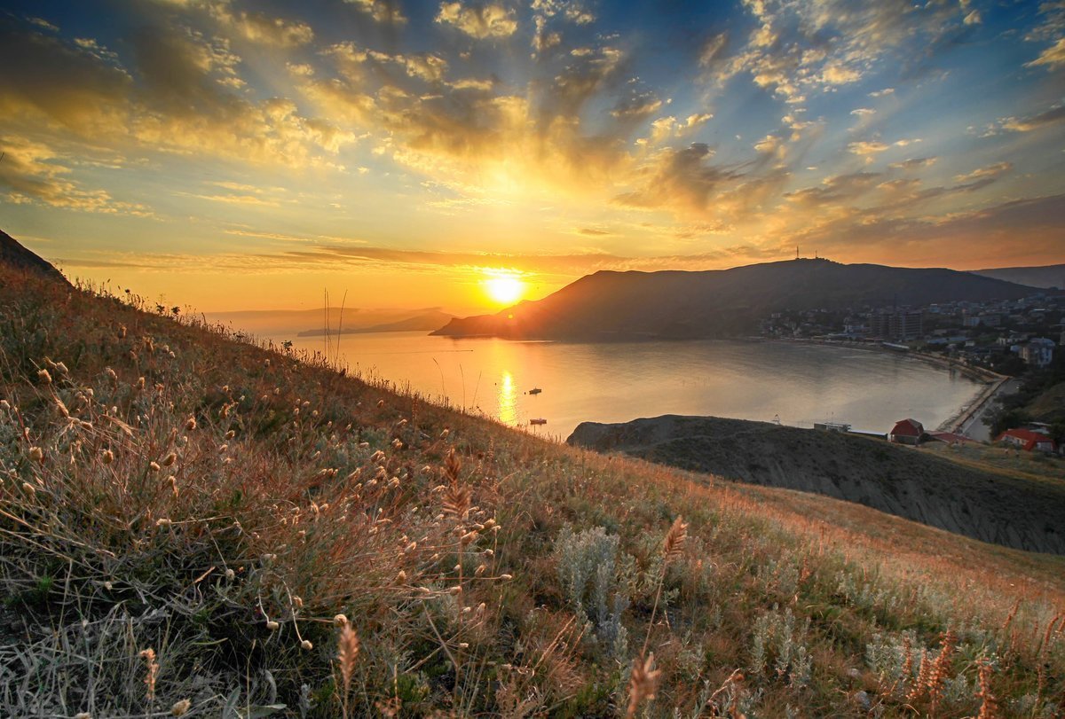 Рассвет над морем