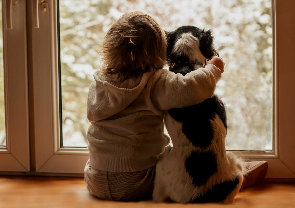 Парень с девушкой дома