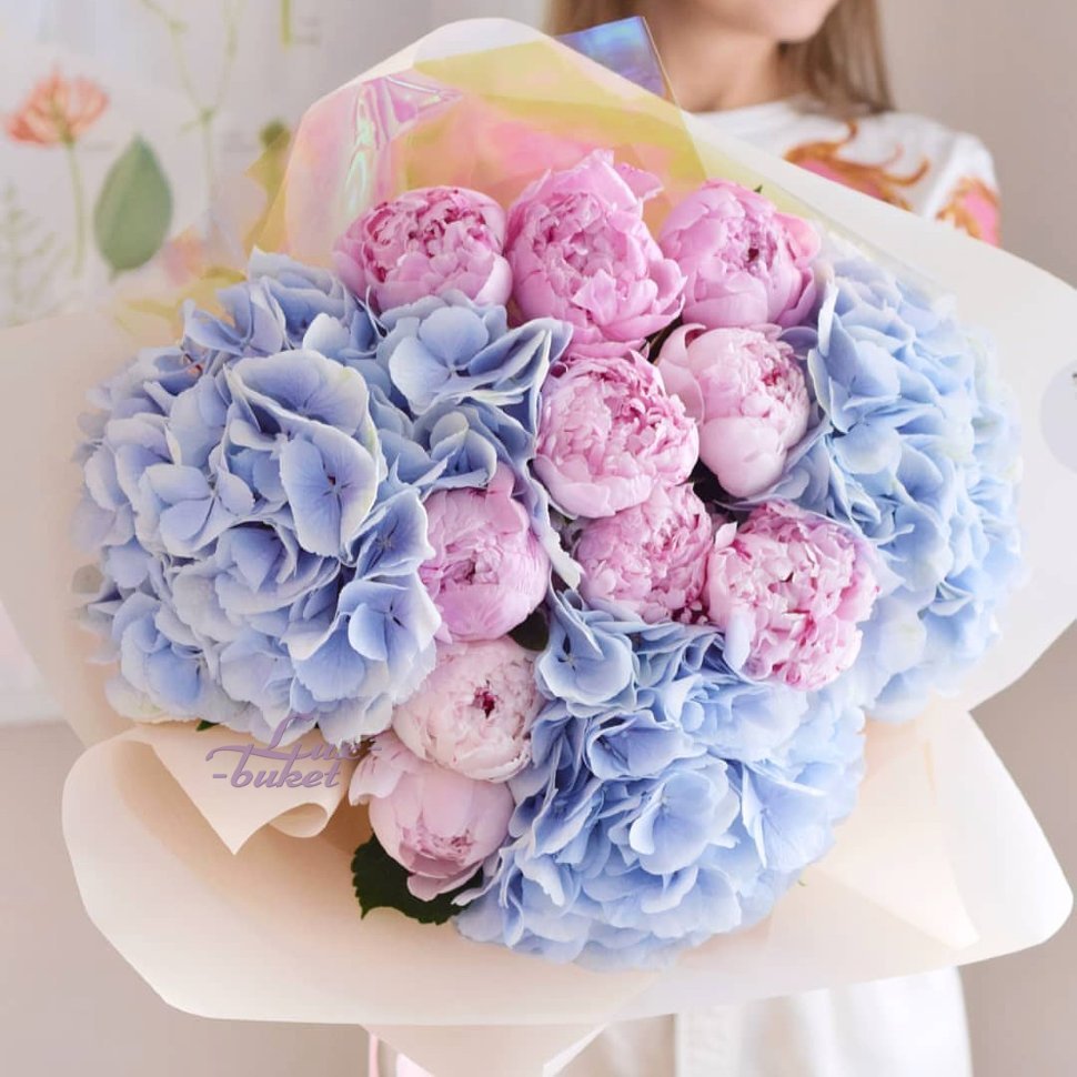 Голубые пионы букет