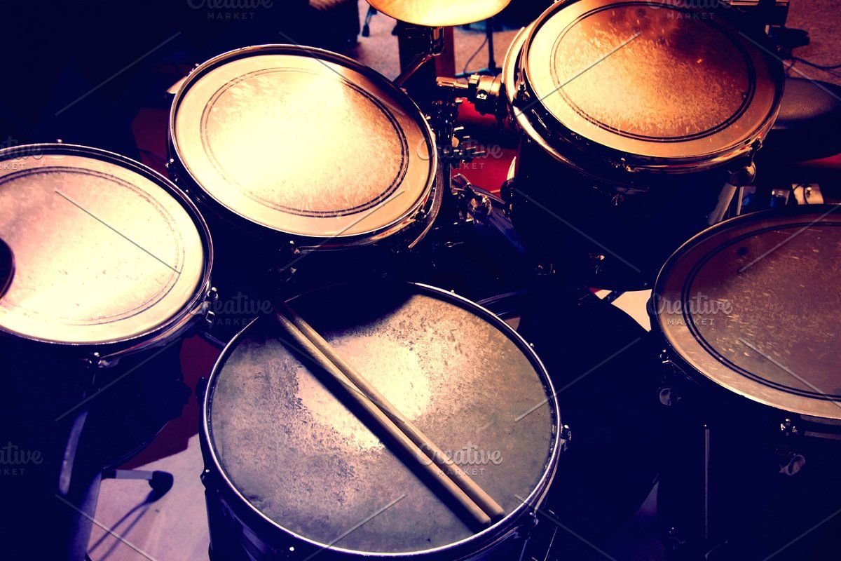 Ударник барабан