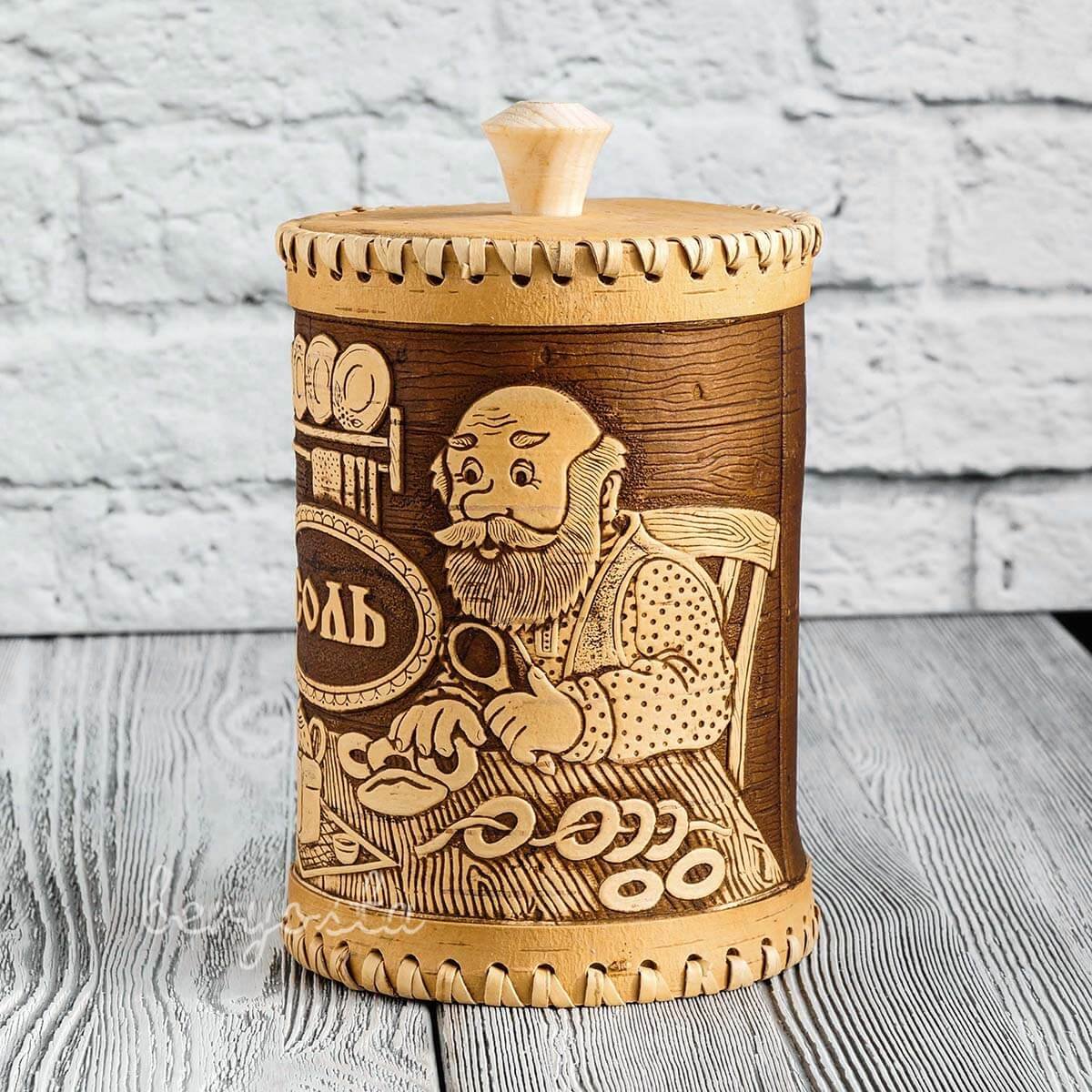 Туесок из бересты с ягодами